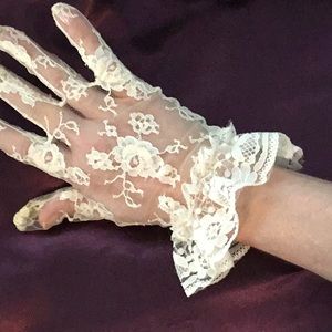 Lace gloves